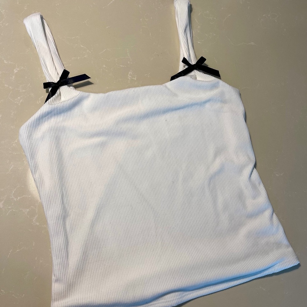 Gaze White Cropped Ribbed Tank Top – Women’s Medium